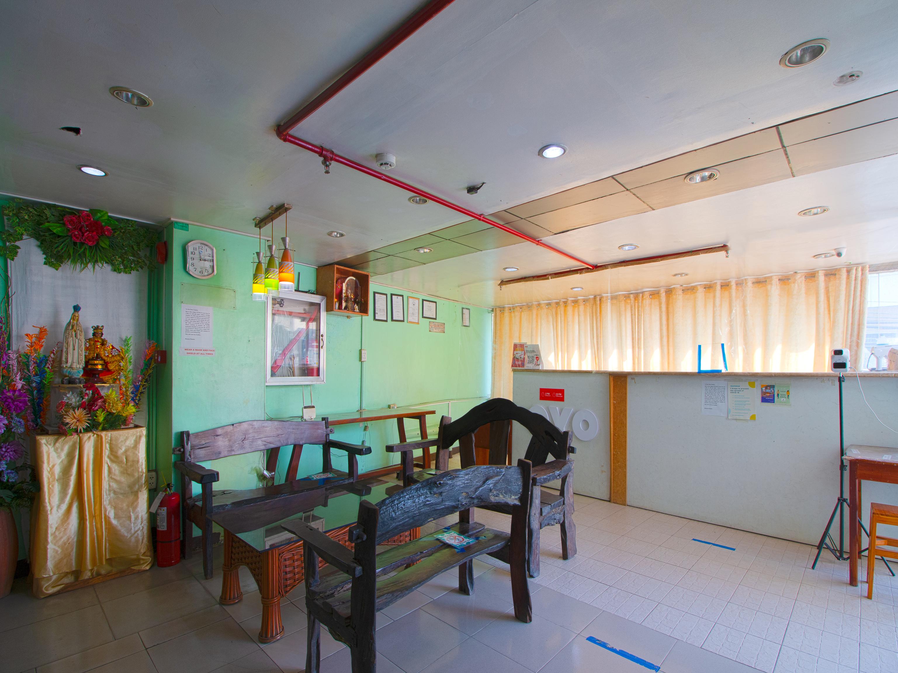 Oyo 677 Roseate Pensione Cebu Stadt Exterior foto